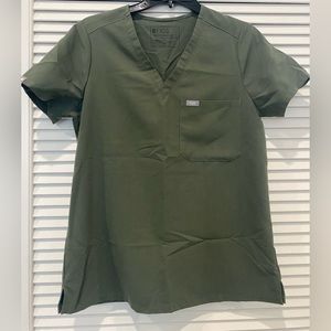 Figs Catarina Scrub Top and Kade Cargo Scrub Pants set (S top, M pant)